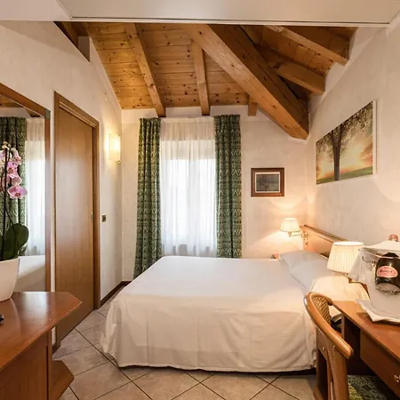 Corte Regina 3* Сірміоне