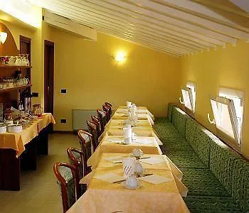 Corte Regina Готель Сірміоне